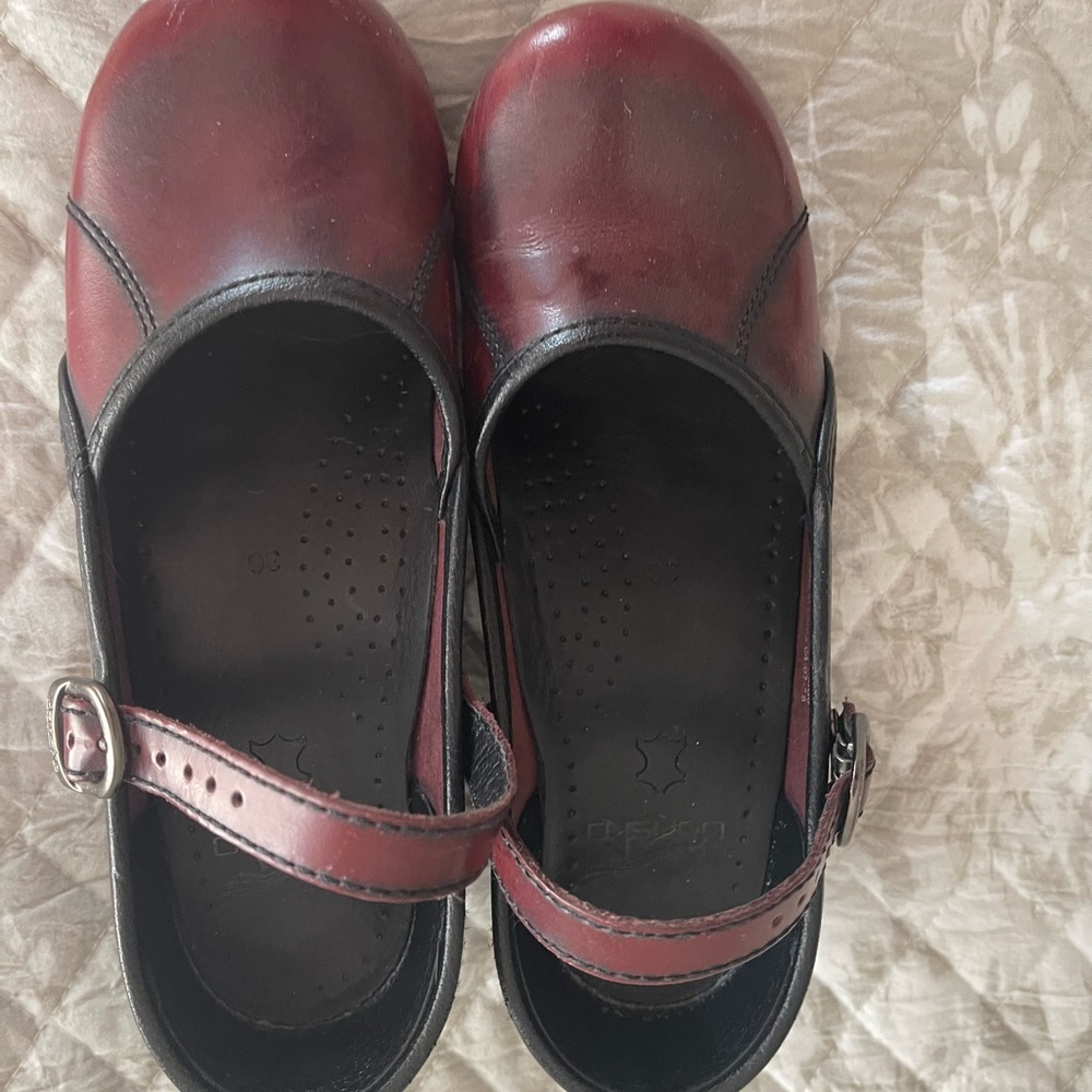 Used sz 36 mary jane style dansko
